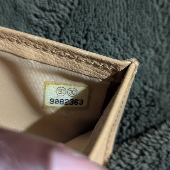 SALE CHANEL AUTHENTIC Cream Leather Compact Wallet with CC Logo Very Beautiful! - Picture 4 of 14